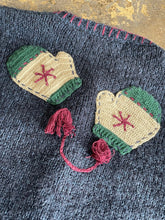 Load image into Gallery viewer, Croft &amp; Barrow Hand Knitted Winter Sweater