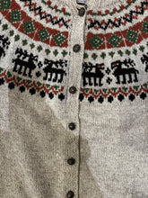 Load image into Gallery viewer, Fair isle-patterned cardigan/feat a motif deer or reindeer