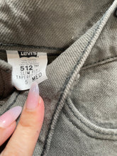 Load image into Gallery viewer, VNTG Deadstock 1990s Levi&#39;s 512 Slim Fit jeans