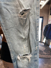 Load image into Gallery viewer, VNTG Levi&#39;s Light Blue Straight Leg Jeans