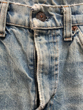 Load image into Gallery viewer, VNTG Levi&#39;s Light Blue Straight Leg Jeans