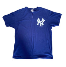 Load image into Gallery viewer, 2000’s Majestic New York Yankees Tee